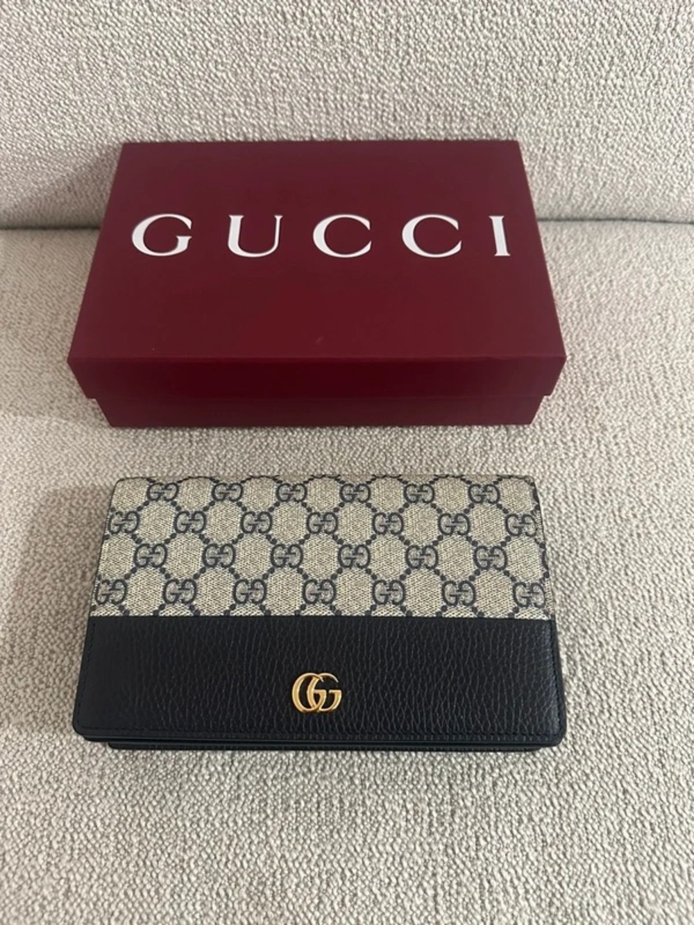 Gucci Beige GG Supreme Canvas and Black Leather Chain Wallet with Gold Hardware - Picture 3 of 9